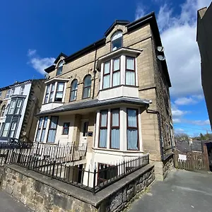 2 Bedroom - Garden Apartment, With Parking Harrogate